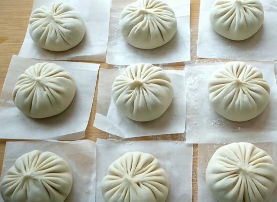 灌汤包的家常做法，皮薄劲道，汤汁丰盈，咬一口满嘴留香