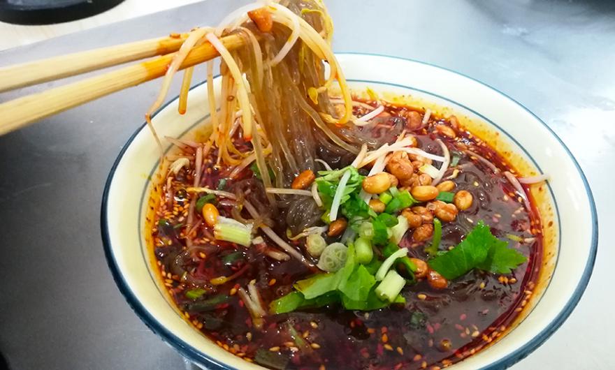 小吃酸辣粉午夜无码免费视频