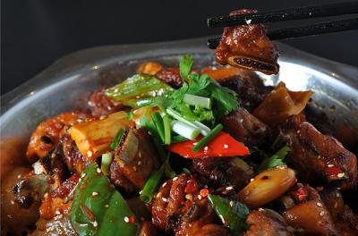 干锅技术午夜无码免费视频哪里有？午夜福利影院在线观看风味醇厚入口香辣脆绵