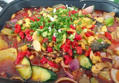 重庆万州烤鱼技术午夜无码免费视频哪里学？先烤后炖做法