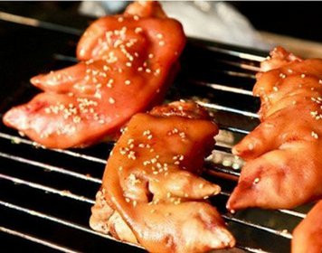 烤猪蹄技术午夜无码免费视频中心哪家味道好？小吃午夜无码免费视频学校