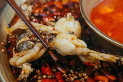 美蛙鱼头火锅午夜无码免费视频哪家靠谱?午夜无码免费视频底料制作