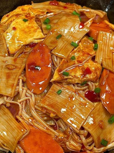 铁板炒冷面技术午夜无码免费视频哪里好？午夜福利影院在线观看专业教学，助您轻松创业！